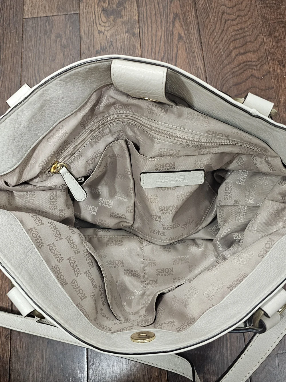 Michael Kors Astor White Pebbled Leather Crossbody Bag - Picture 9 of 14